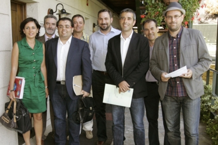 Varios alcaldes e ex alcaldes do BNG, entre eles Sandra González, de Tomiño; Fernando Suárez, de Ribadeo e o ex alcalde de Teo e futuro rexedor de Compostela, Martiño Noriega, pedían en 2011 un cambio de rumbo da formación nacionalista