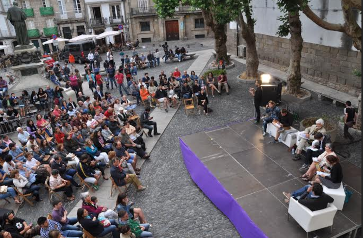 Xornadas sobre “Procesos Constituíntes e Plurinacionalidade” de Podemos na praza de Mazarelos en Santiago