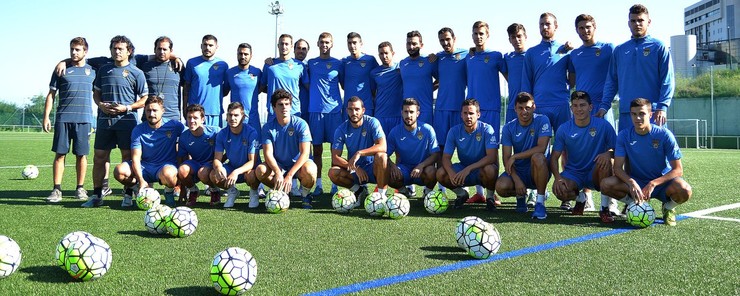 O plantel do Pontevedra, no primeiro día da volta ao traballo. / Cristina Saiz / pontevedraviva.com