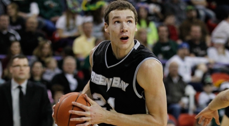 Alec Brown, un pivote de 2,13 para o Obra.