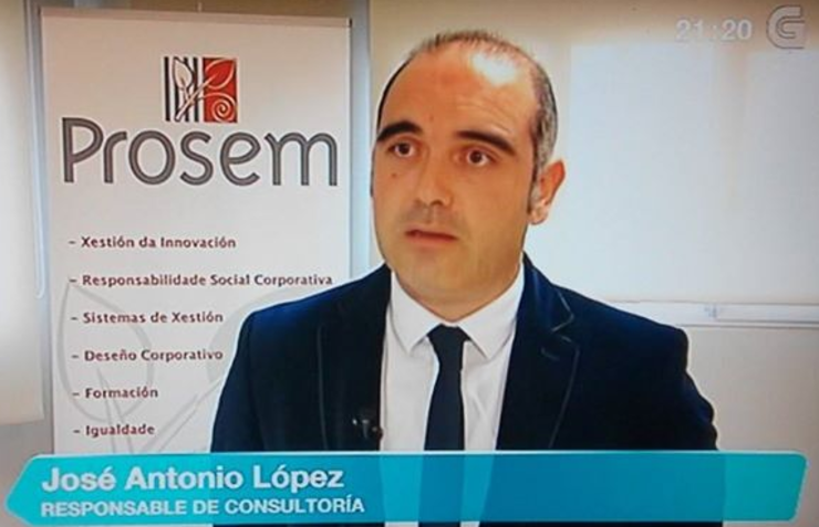 José Antonio López Alvarellos, fundador de Prosem, dando unha entrevista na TVG nunha imaxe do Facebook da consultoría