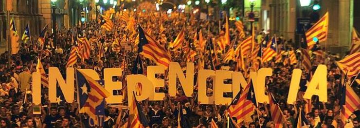 Milleiros de cataláns piden a independencia nunha masiva protesta en Barcelona