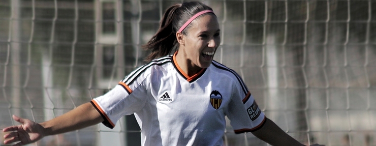 Mari Paz Vilas celebra un gol co Valencia. 
