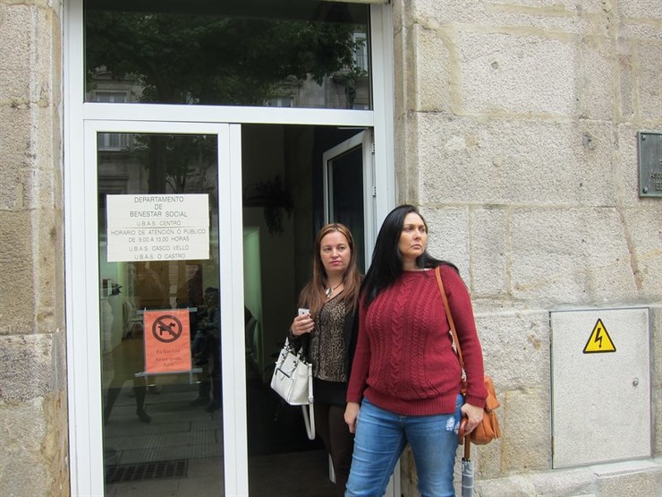 Nuria, veciña de Vigo e nai de tres fillos, acode ao Departamento de Benestar Social 