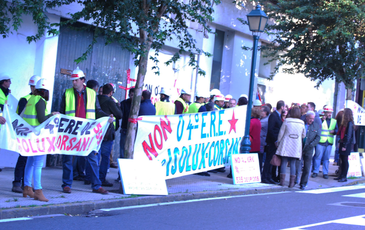 Protesta de Isolux Corsán diante do Parlamento de Galicia 