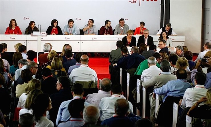 Comité Federal do PSOE no que se aprobou a abstención para facilitar un novo Goberno do PP en España 