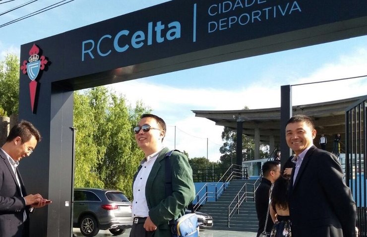 Os representantes chineses, na súa visita á Madroa. 