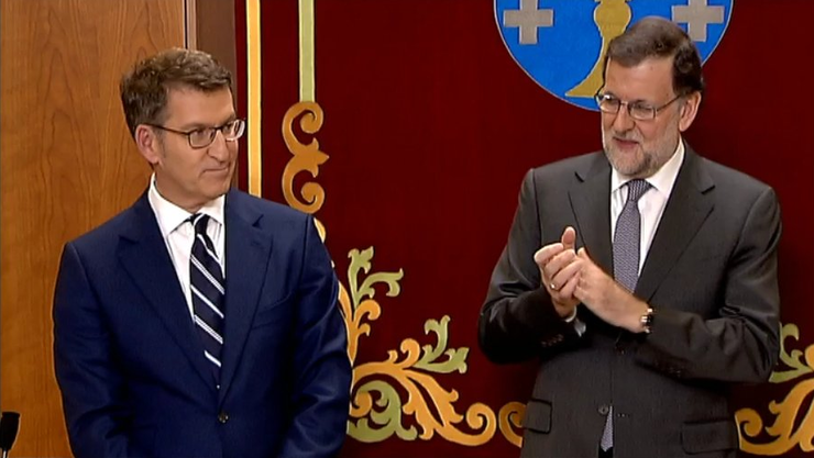 Alberto Núñez Feijóo e Mariano Rajoy, no acto no Parlamento galego no que o líder do PPdeG prometeu o seu cargo como presidente da Xunta 