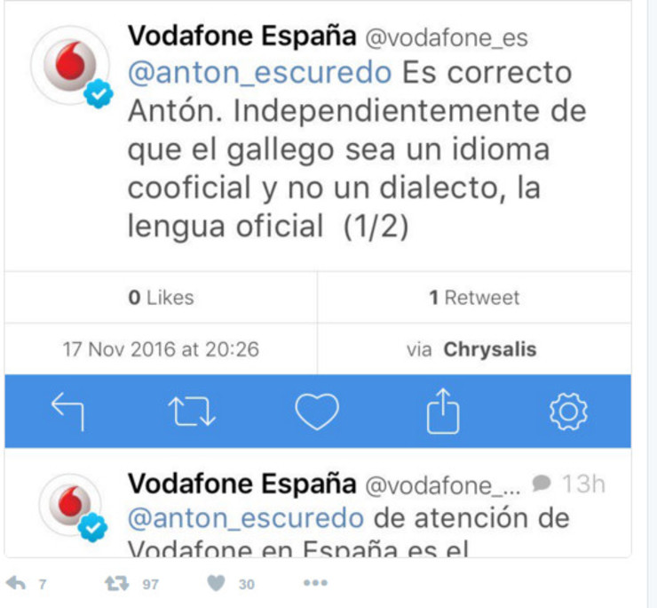 Tweet de resposta de Vodafone a un usuario que criticou que non se puidera falar en galego