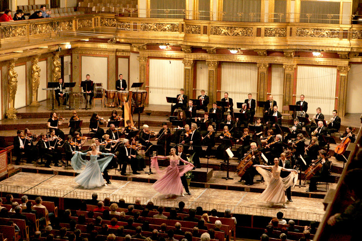 Strauss Festival Orchestra 