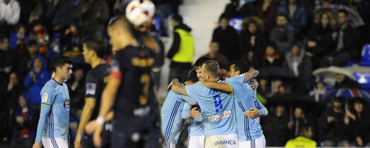 Os celestes celebran con Sergi Gómez o único gol do partido. 
