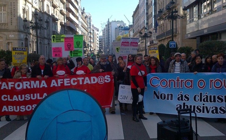 Afectados pola cláusula chan protestan en Vigo / Europa Press.