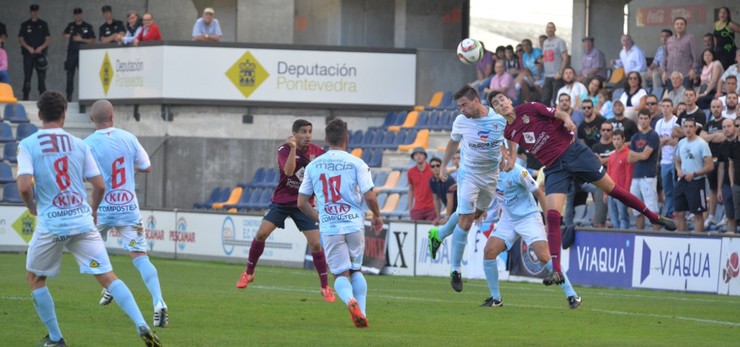 Derbi entre Pontevedra e Compos a tempada pasada en 2ªB en Pasarón. 