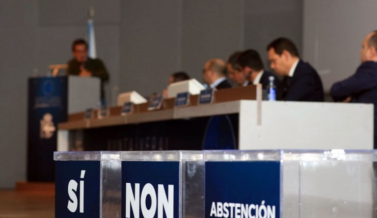 As urnas para as votacións na xunta de accionistas do Dépor en Palexco. 