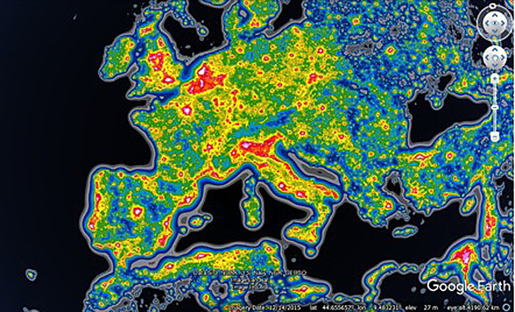 Europa de noite / F. Falchi, P. Cinzano, D. Duriscoe, C. C. M. Kyba, C. D. Elvidge, K. Baugh, B. A. Portnov, N. A. Rybnikova, R. Furgoni, The new world atlas of artificial night sky brightness. Sci. Adv. 2, e1600377 (2016). http://dx.doi.org/10.1126/sciadv.1600377  2016 © The Authors, some rights reserved; exclusive licensee American Association for the Advancement of Science. Distributed under a Creative Commons Attribution NonCommercial License 4.0 (CC BY-NC).