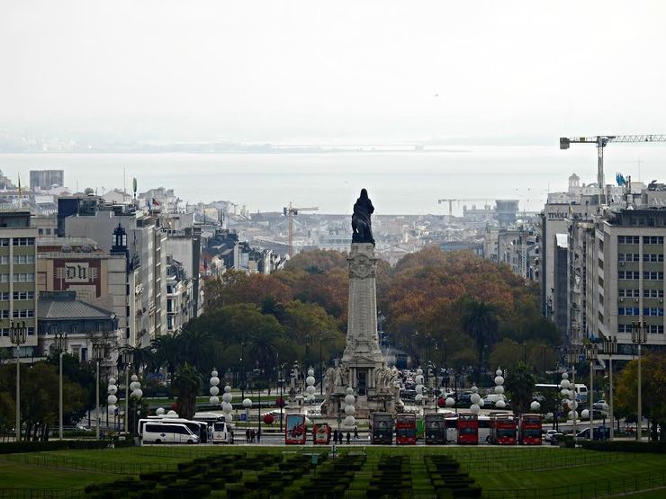 Praça do Marquês de Pombal, avenida da Liberdade e o río Tejo (Foto: Guido Álvarez Parga)