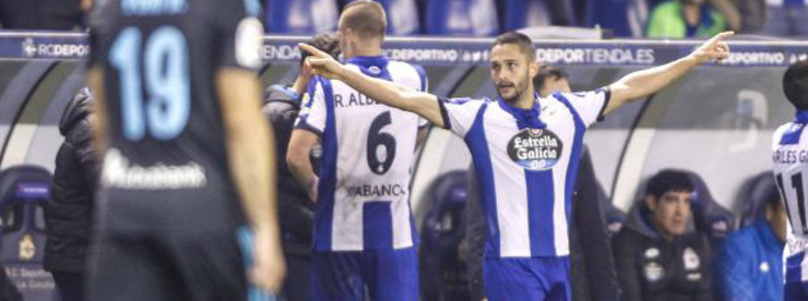 Florin Andone celebra o seu segundo gol, o 5-1 á Real Sociedade. 