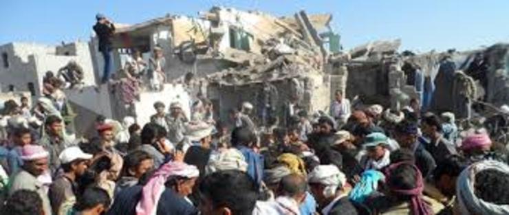 Consecuencias dun ataque aéreo sobre a capital de Yemen no que morreron seis nenos 