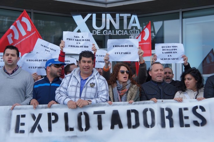 Protesta dos traballadores de Frigolouro diante da delegación da Xunta / CIG