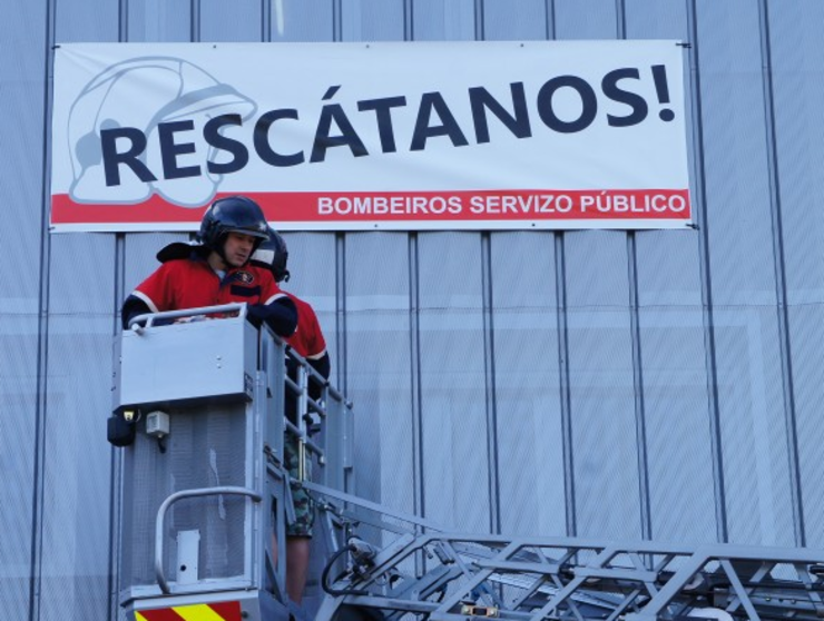 Manifestación dos bombeiros contra a privatización 