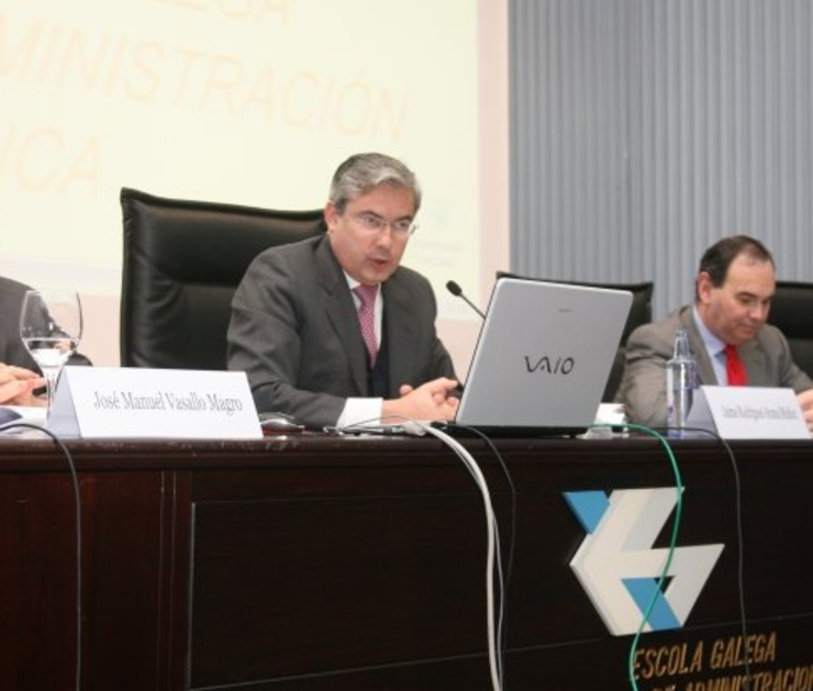 Jaime Rodriguez – Arana Muñoz dando un relatorio na EGAP