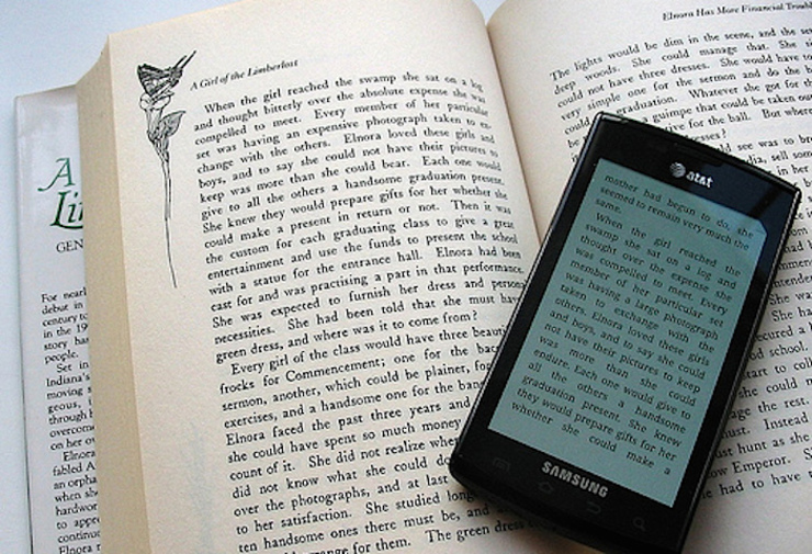 Libro en papel vs libro dixital para móbil.