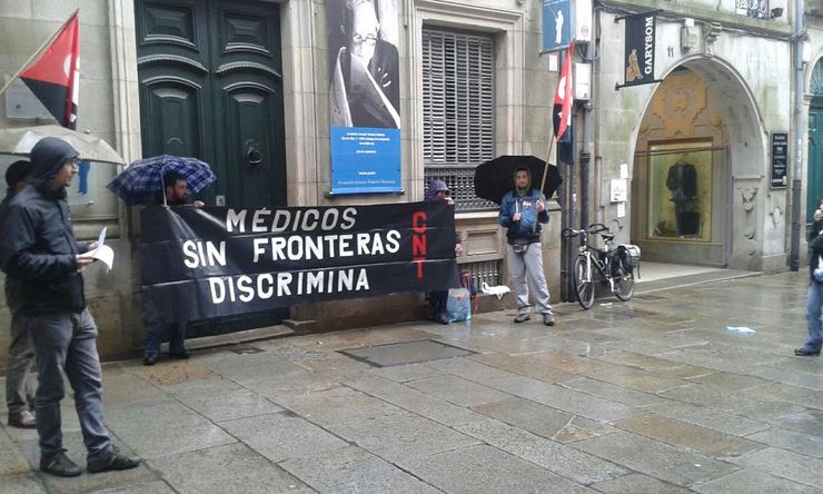 Protesta da CNT contra Médicos sen Fronteiras en Santiago.
