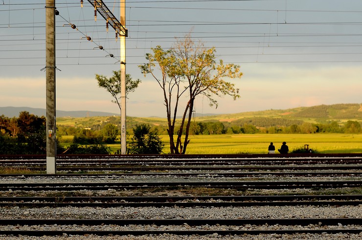 As vías do tren son para os refuxiados de Idomeni o camiño á liberdade 
