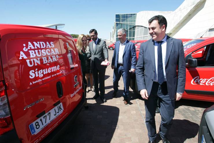Vehículos de Coca-Cola rotulados en galego, presentados oficialmente no Gaiás 
