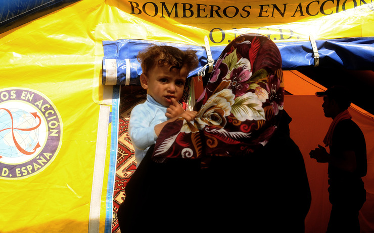 Bomberos en Acción ergeu unha tenda medicalizada no campo de refuxiados de Idomeni 