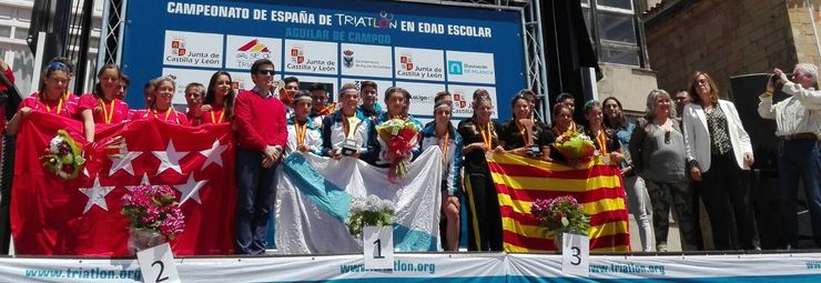 O equipo galego, no primeiro posto do podio. 