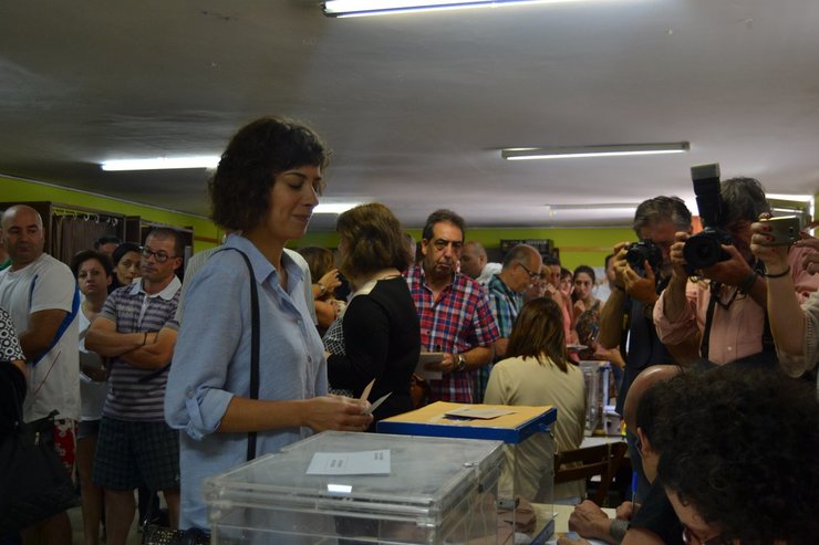 Alexandra Fernández, número 1 de En Marea por Pontevedra, vota o 26J