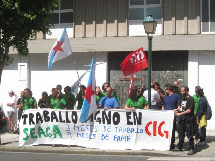 Brigadistas de Seaga protestan ante o Parlamento galego / Europa Press.