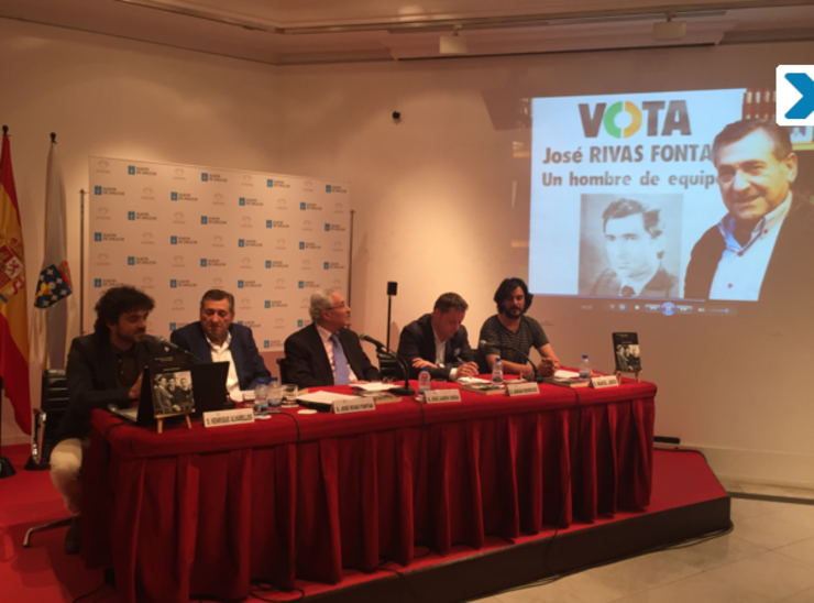 Henrique Alvarellos, Rivas Fontán, o delegado da Xunta en Madrid José Ramón Ónega, Adrián Rodríguez e Manuel Jabois coa proxección de imaxes significativas da vida política de Fontán