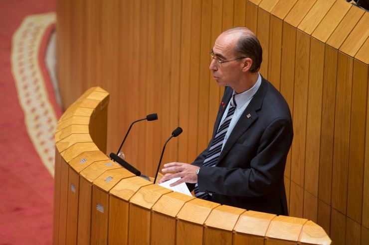O conselleiro de Sanidade, Jesús Vázquez Almuíña, no Parlamento 
