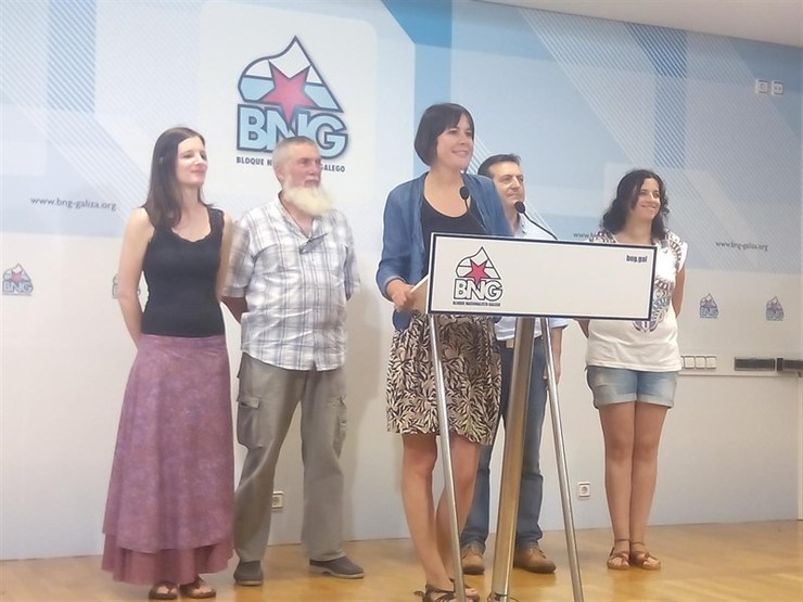 Ana Pontón, con Olaia Rodil, Noa Presas, Luis Bará e Xosé Luis 'Mini' Rivas 