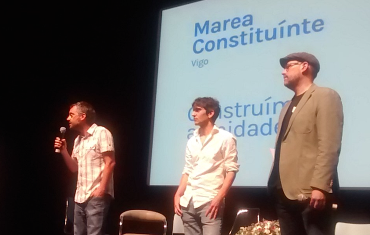 Xulio Ferreiro, Jorge Suárez e Martiño Noriega, na asemblea da Marea Constituínte en Vigo 