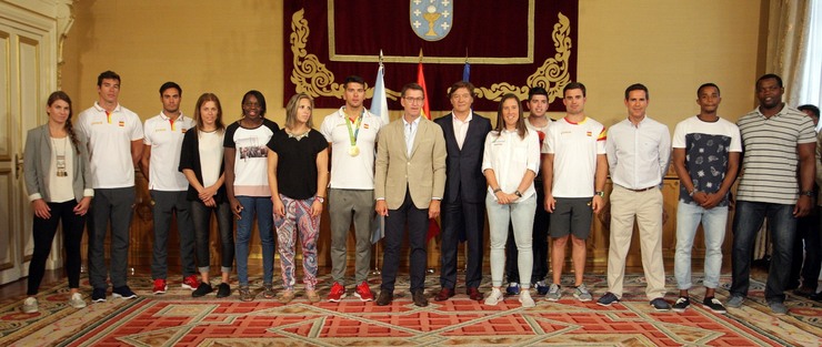Feijóo e Lete Lasa con trece dos olímpicos galegos en Raxoi. 