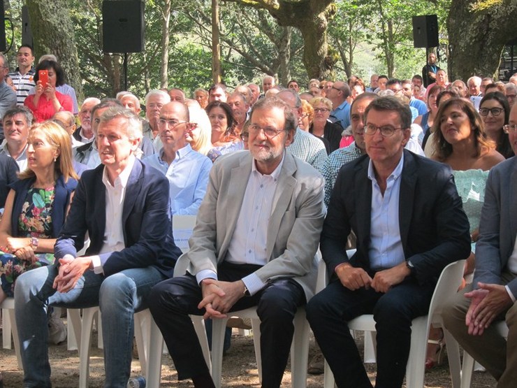 Mariano Rajoy, en Cotobade, acompañado por Alberto Núñez Feijóo, Alfonso Rueda e Ana Pastor 