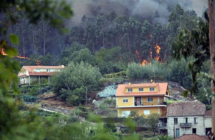 Lume preto das casas en Soutomaior 