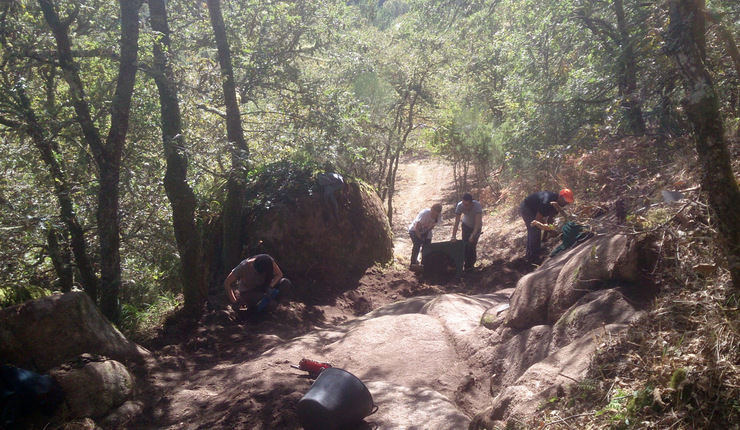 Arqueólogos do GEAAT realizan unha intervención no xacemento do Castelo de Mouresiños 