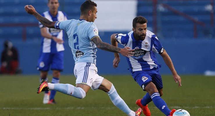 Hugo Mallo e Bruno Gama, nun derbi disputado en Montevideo. / lfp.es