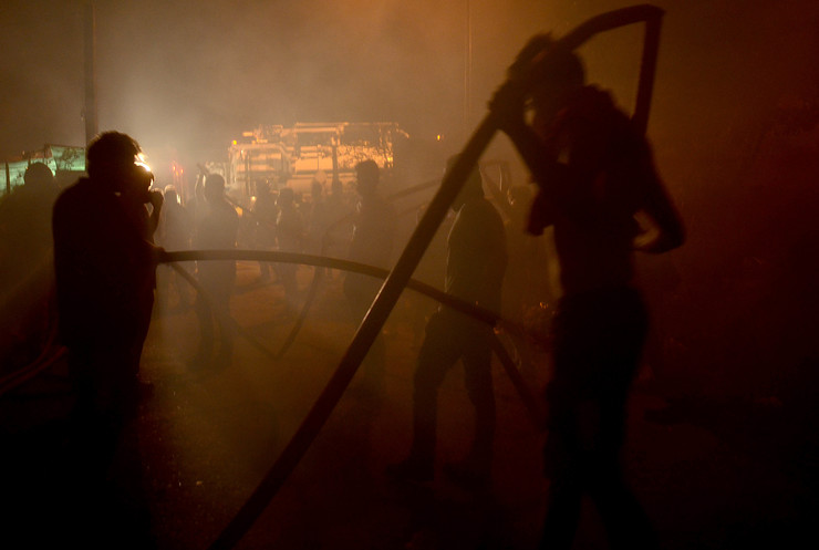 Voluntarios en Vigo, en plena onda de incendios en Galicia a mediados de outubro de 2017 