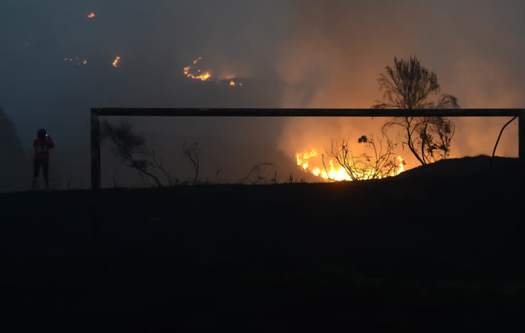 Segunda xornada da enorme vaga de lumes que arrasou Galicia en pleno mes de outubro 