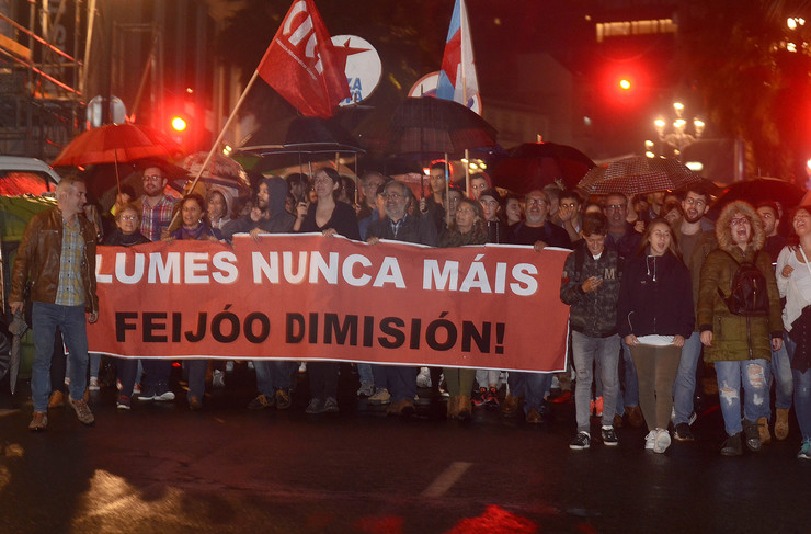 Masiva manifestación en Vigo contra os lumes que arrasaron Galicia en pleno outubro e a xestión da Xunta 