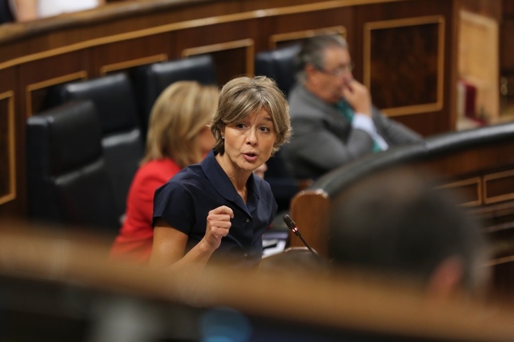 Isabel García Tejerina na sesión de control ao Goberno no Congreso 