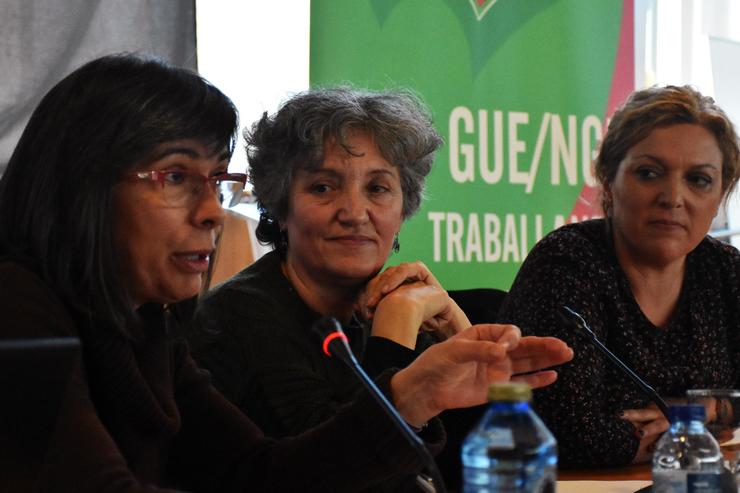 Lídia Senra no medio da concelleira de Marea Marín,Sandra Pesqueira, e de Margarida López Barreiro, concelleira de Marea de Vigo