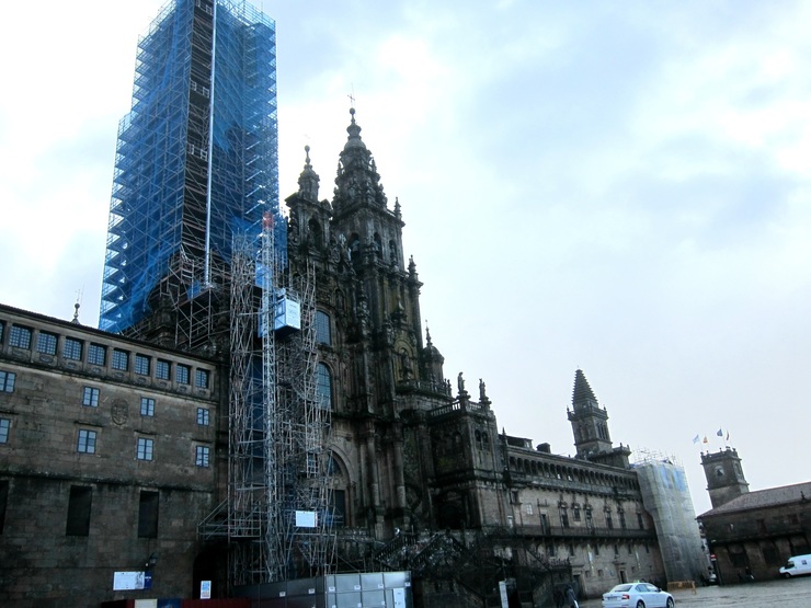 A Catedral de Santiago en obras, con estadas 