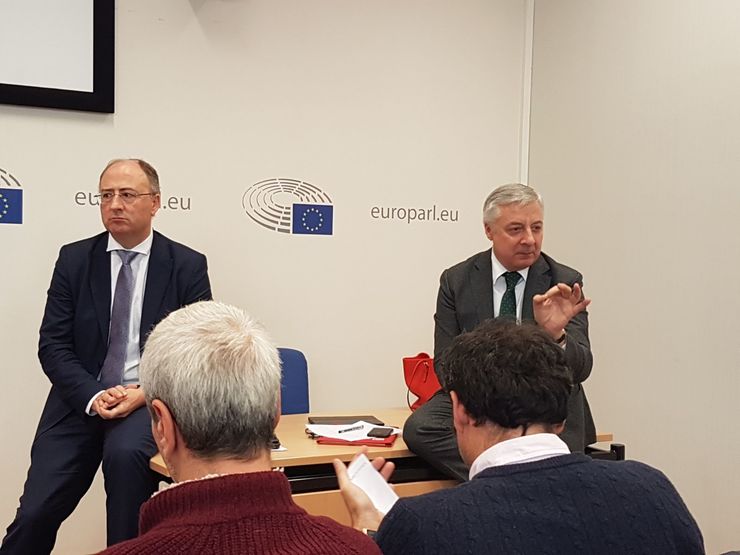 José Blanco e o eurodeputado portugues José Manuel Fernándes nunha xuntanza con xornalistas en Bruxelas