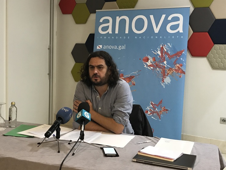 O líder de Anova, Antón Sánchez, en rolda de prensa